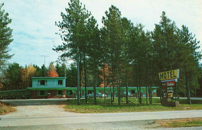 Bay View Motel (Delona Motel) - Old Postcard View